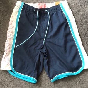 Men’s hollister size small board shorts